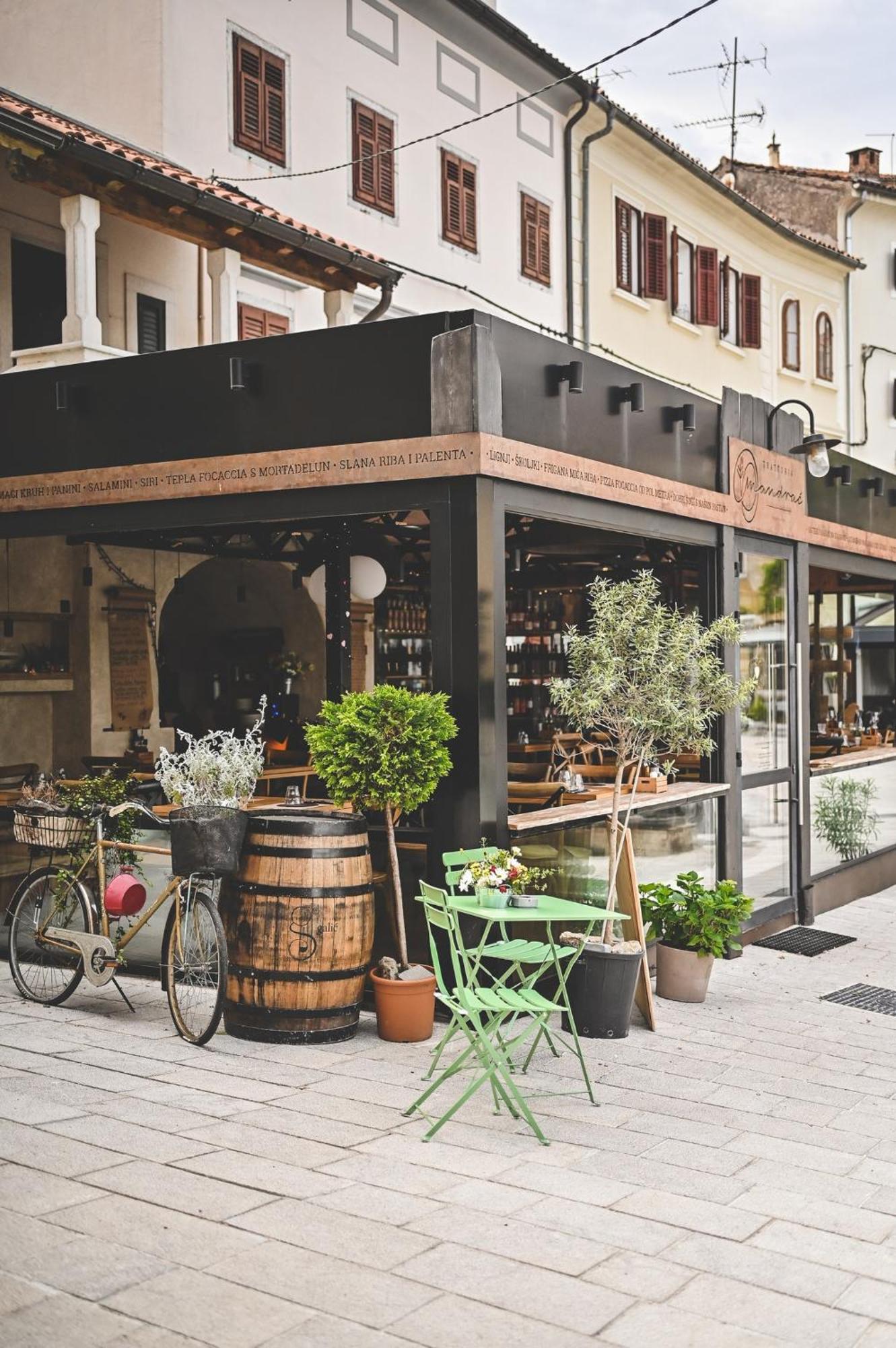 Apartament Mirna - What Is What Get